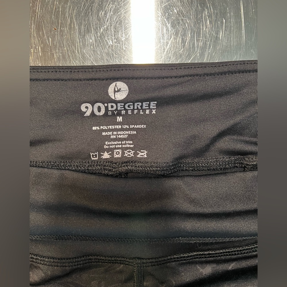 90 degree by Reflex long legging, Med, black. Emboss pattern. - Picture 4 of 4